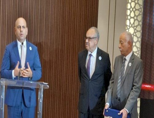 تكريم إسم أبو قورة المقرر الأول للجنة تأمينات السيارات والمكاتب العربية الموحدة